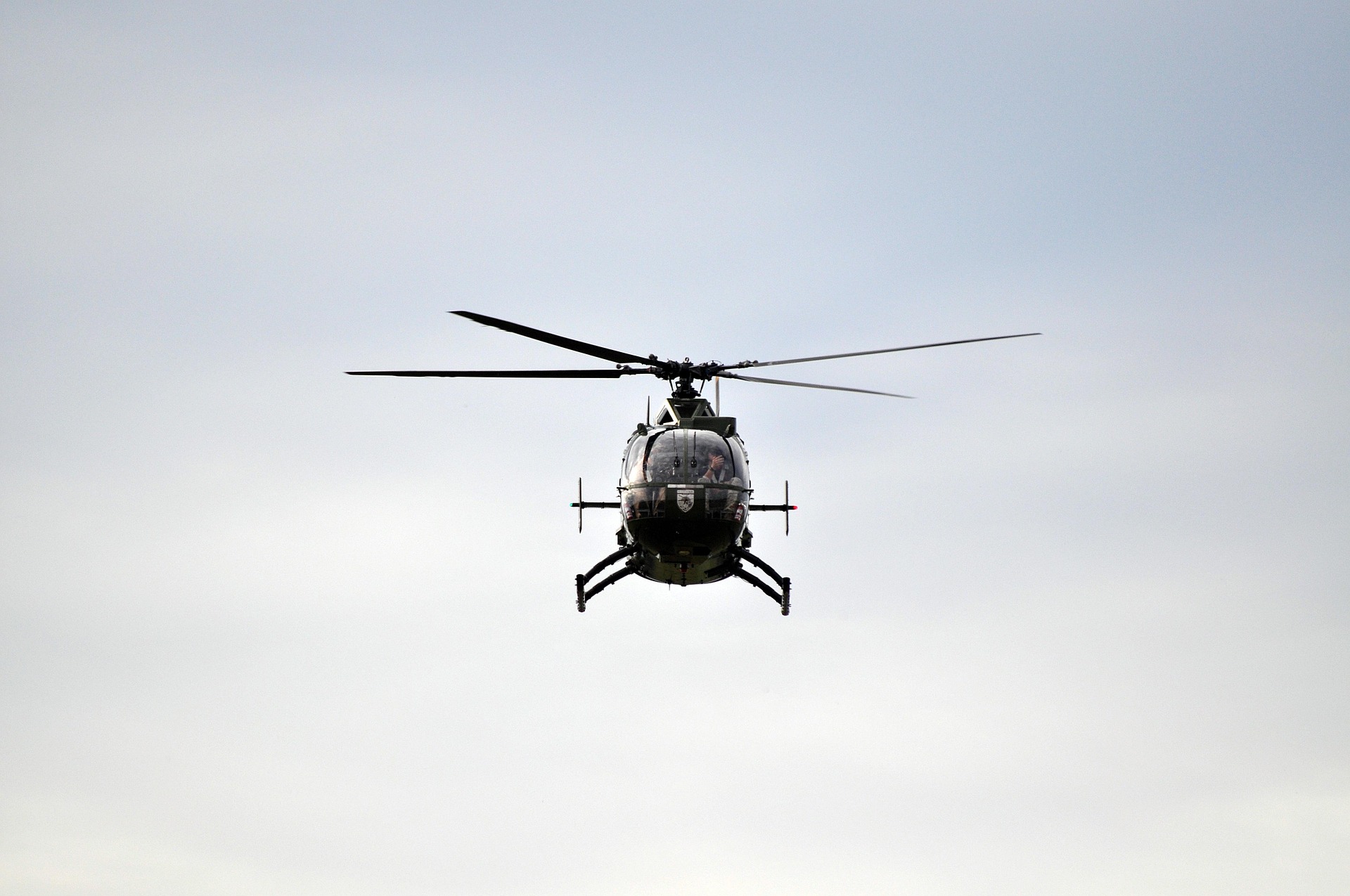 helicopter-8266194_1920.jpg