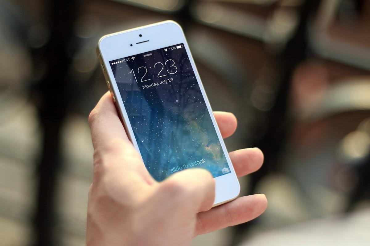 iphone-410324.jpg