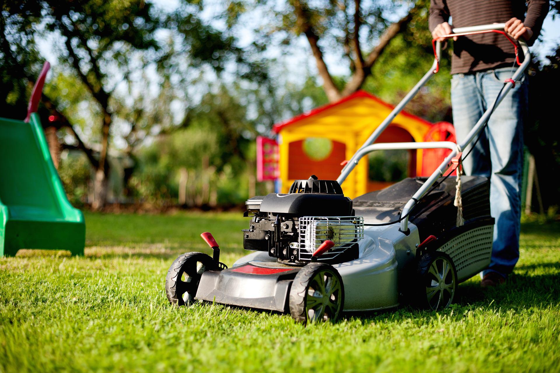 lawn-mower-2127637_1920.jpg