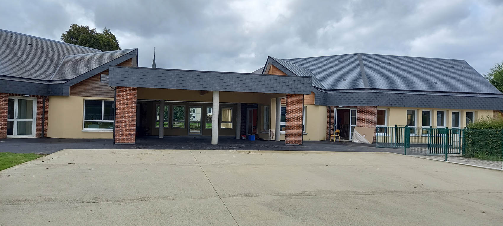 Ecole Luc FERRY.jpg